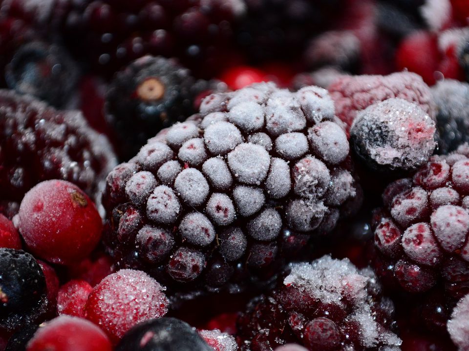 Як заморозити овочі та ягоди, щоб після розморожування вони не втратили смаку та вигляду. При заготівлі слід уникнути деяких поширених помилок.
