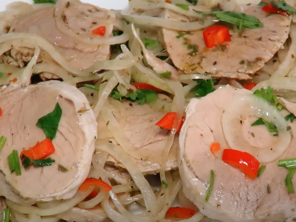 З вареного м'яса готую шикарну закуску. Для приготування такої закуски можна використовувати будь-яке м'ясо.