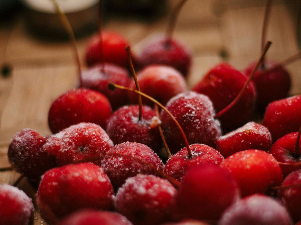 Є овочі та фрукти, які краще купувати замороженими. Своїми властивостями вони не поступаються свіжим. Не тільки зручніше, а й корисніше.