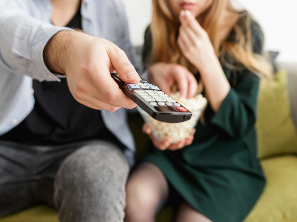 Для фанатів «Гри в кальмара»: 10 захоплюючих фільмів та серіалів про ігри на виживання. Іноді буває таке, що романтика та легке кіно набридають. Тоді у гру вступають фільми про виживання.