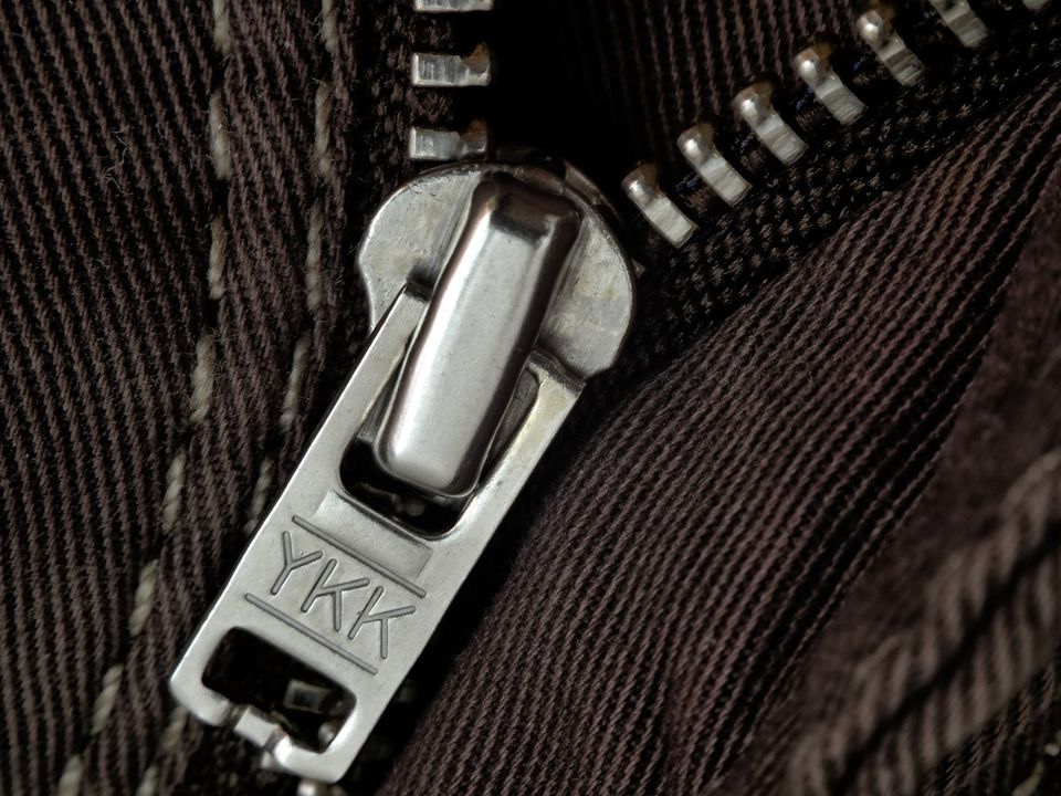 Що означають букви «YKK» на застібках-блискавках. Мало хто про це замислюється.