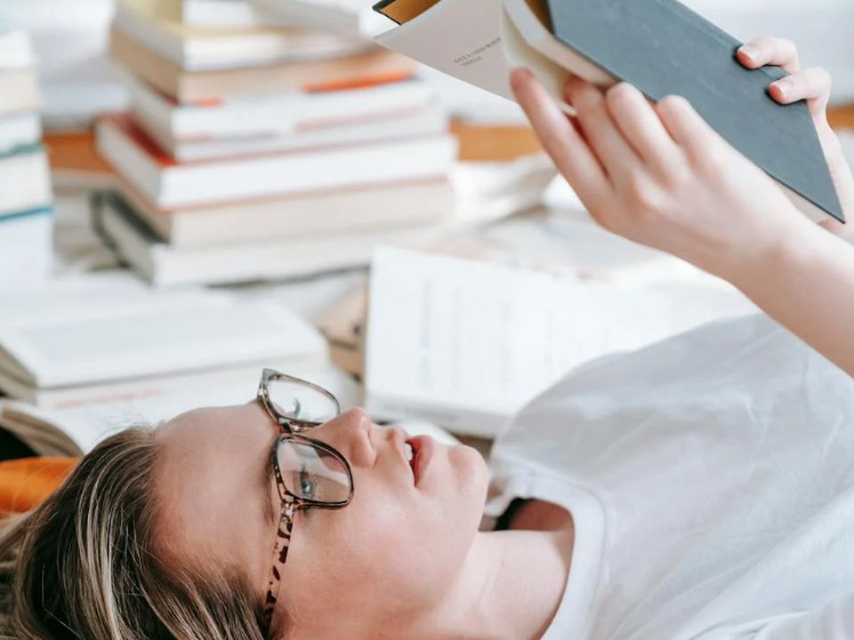 7 книг з несподіваною розв'язкою, від яких дуже складно відірватися. Без довгих передмов – ловіть список книг, які мене здивували нестандартним сюжетом, несподіваними поворотами і фіналами, після яких тільки й залишається сказати: а що, так можна було?