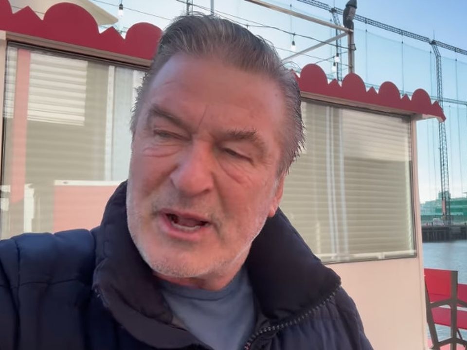Алексу Болдвіну вдалося за довгий час показатися одразу із сімома своїми дітьми та дружиною. Зібрати всіх їх у кадрі виявилося непросто.