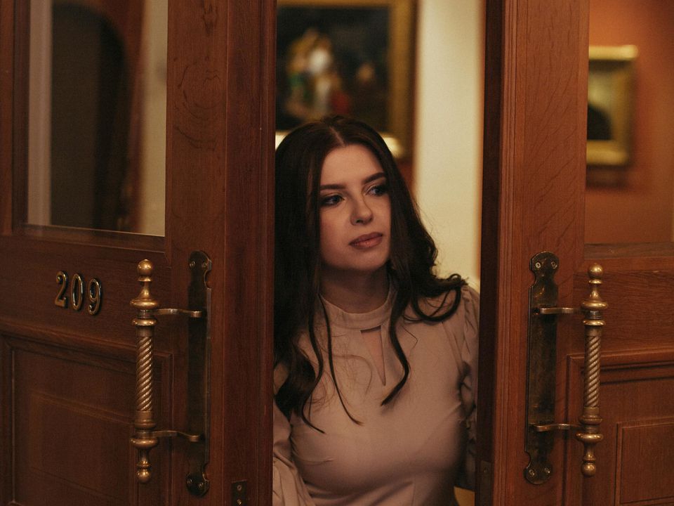 Стукайте, і вам відчинять: дверний етикет — правильно повідомляємо про свій візит. Правила етикету — як не облажатися з дверима.