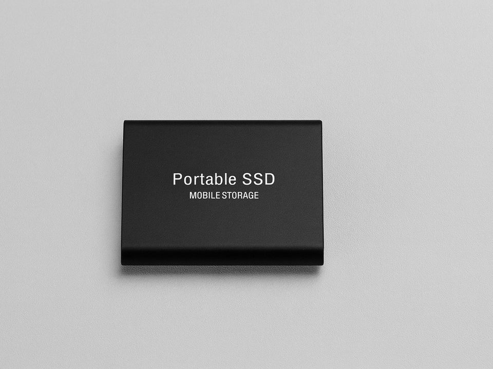 Чому не варто купувати SSD-накопичувачі або флешки невідомих виробників. Огляд підробленого накопичувача безіменні.