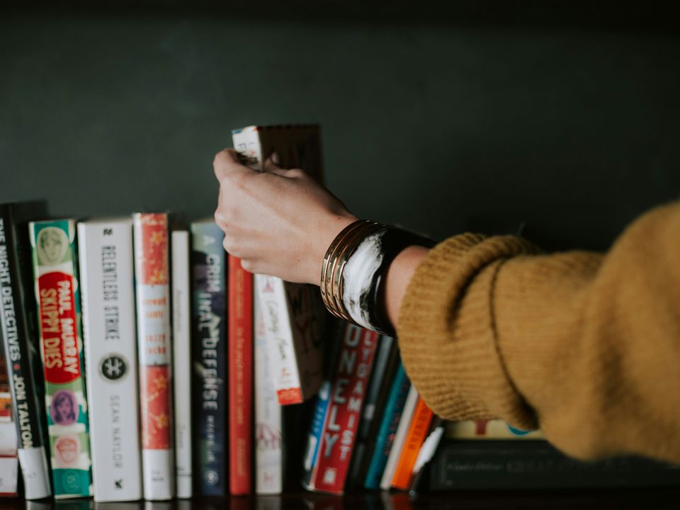 Літературний антидепресант: 5 книг, які повернуть смак до життя. У шаленому ритмі сучасного життя ми часто втрачаємо здатність радіти простим речам.