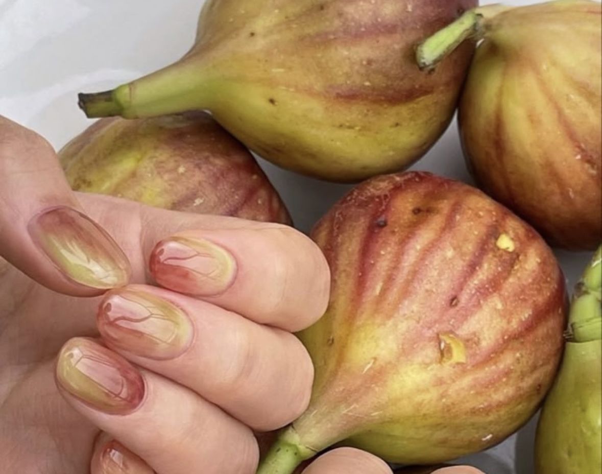 Fruit peel nails: літній манікюр з Кореї, який підніме настрій. Свіжий літній дизайн від азіатських майстрів, який варто повторити в найближчий місяць.