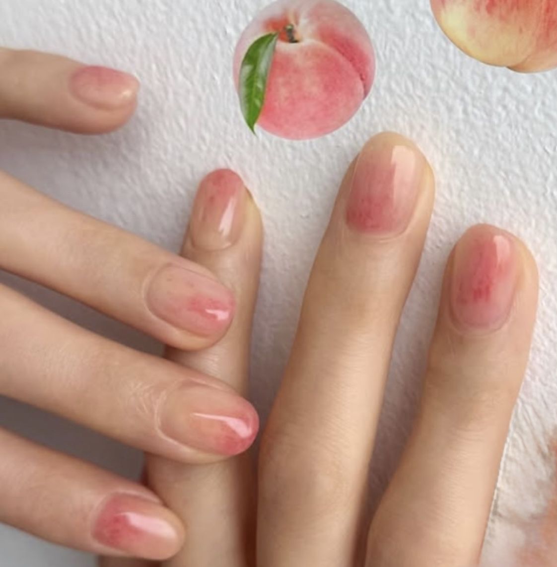 Fruit peel nails: літній манікюр з Кореї, який підніме настрій. Свіжий літній дизайн від азіатських майстрів, який варто повторити в найближчий місяць.