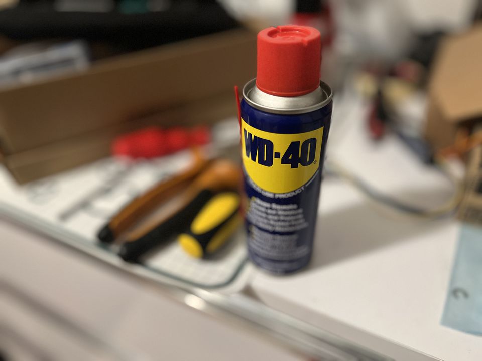 "Вигадані властивості": Де в побуті не можна використовувати WD-40?. А де можна.