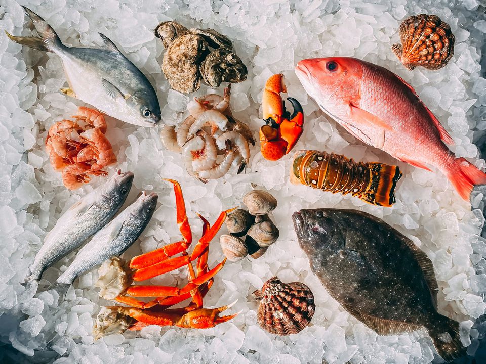 Вчені знайшли природний спосіб зупинити псування морепродуктів. Секрет свіжості криється у кориці.