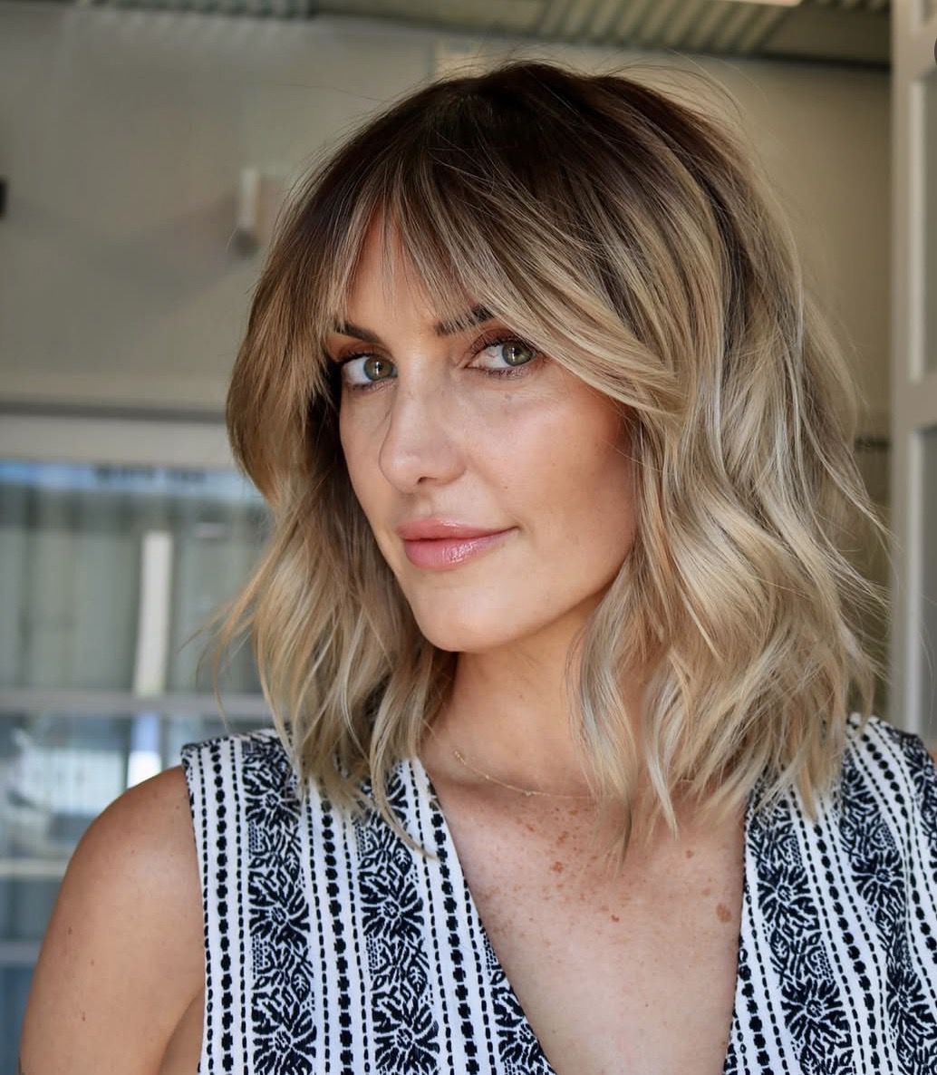 Boho Blond — головне фарбування сезону, і ось чому вам треба його повторити. Мода циклічна, і після кількох років домінування ультрахолодних відтінків у фарбуванні б'юті-індустрія робить різкий поворот до теплих кольорів.