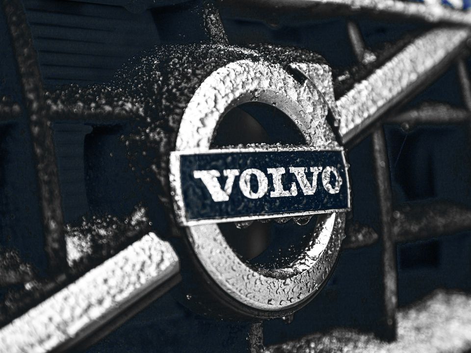 Помітив, що сусід ставить свою Volvo завжди впритул до стіни, дізнався у нього, в чому секрет такого паркування. Це було поширеною проблемою.