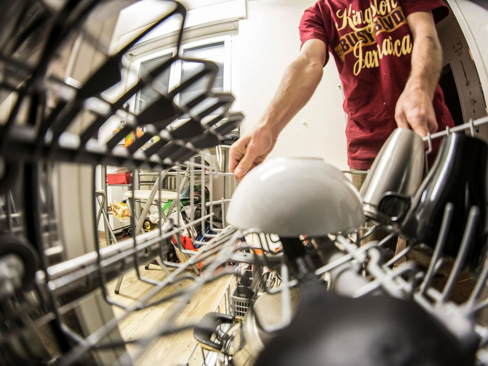 Посудомийна машина погано миє посуд: шукаємо та усуваємо причини. Посудомийні машини вже не здаються чимось незвичайним та невиправдано дорогим.