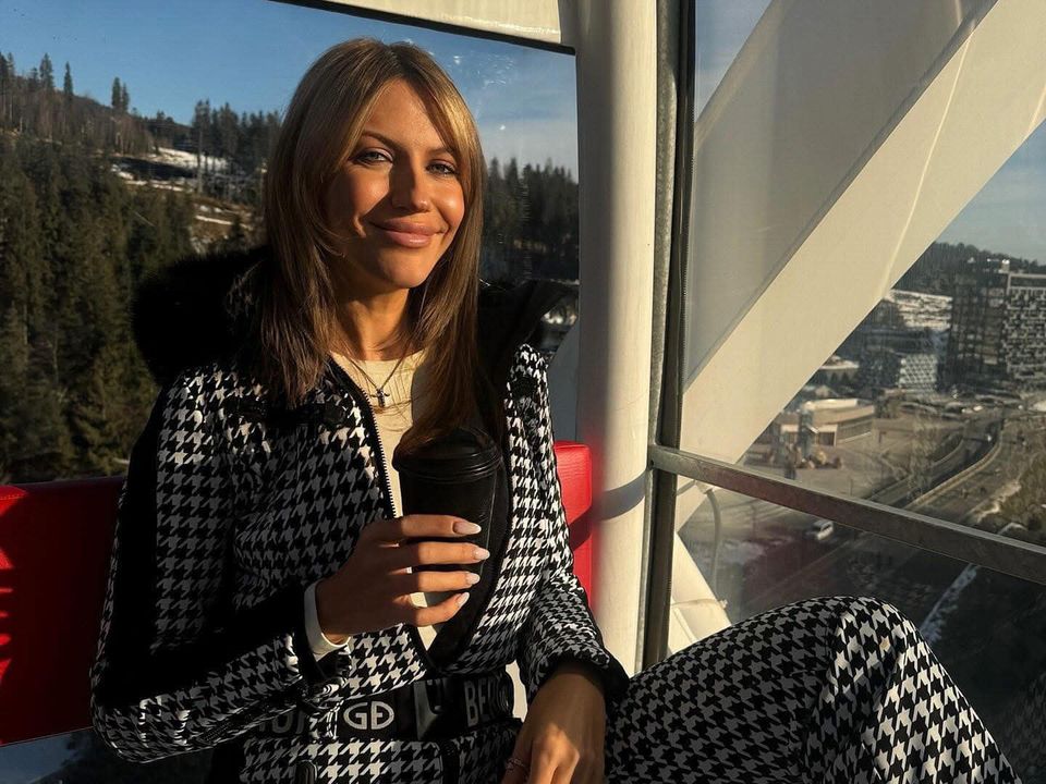 Леся Нікітюк розсекретила деталі пологів і розповіла, хто стояв за дверима, поки вона народжувала. "Я не кричала, я запрошувала сина в цей світ" — щира сповідь ведучої.