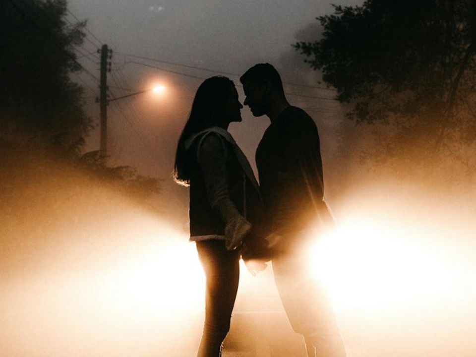 Як зберегти повагу та інтерес чоловіка: серйозна помилка, яку робить практично кожна жінка на початку стосунків. Кожна з нас проходила через це солодке запаморочення.