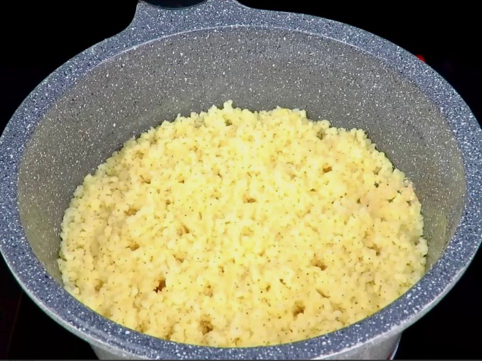 Ось чому ваша пшона каша несмачна — 5 типових помилок при варінні, їх роблять багато. Сонячна, ароматна і така корисна — пшоняна каша по праву може вважатися королевою сніданків.