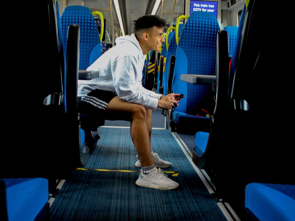 Чи соромно носити спортивний костюм у літаку та поїзді?. Застаріли соціальні упередження.