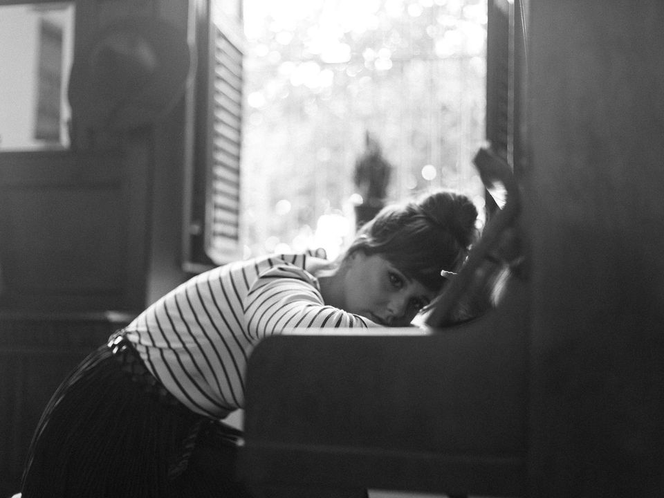 Касперінг: людина дає надію, але не хоче стосунків. Касперинг — феномен у стосунках, коли партнер маячить на горизонті, дає надію, «маринує», не йде на зближення, але й не каже категоричного «ні».