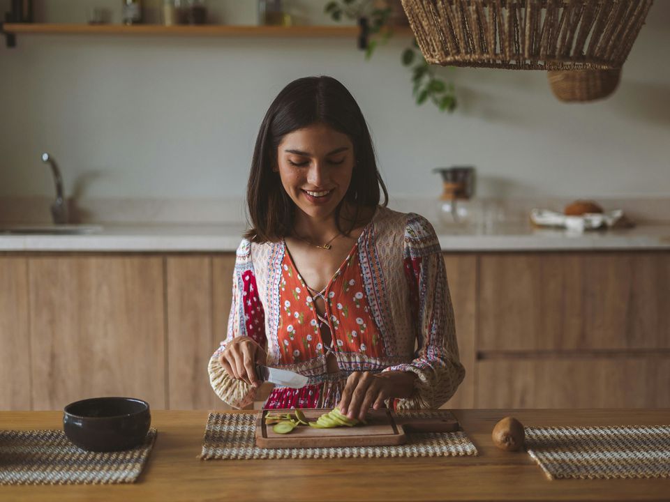 Чистота без зусиль: хитрі побутові способи, які зменшать миття посуду та прибирання на кухні в рази. Чому важливо мінімізувати безлад.