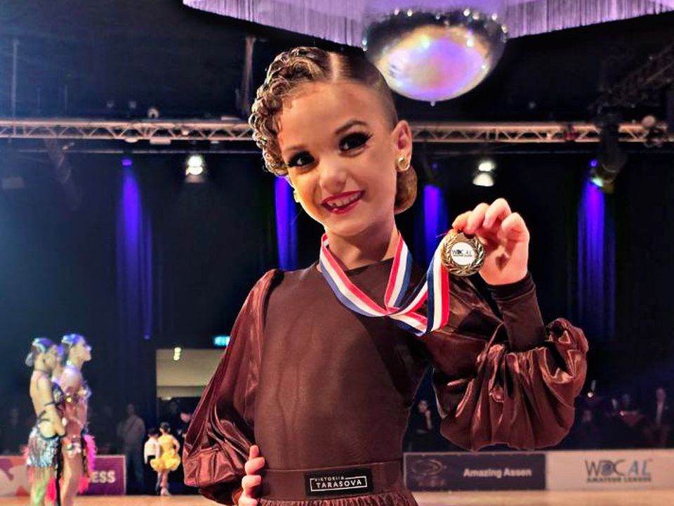Як семирічна Ольга Черненко підкорила світовий паркет, здобувши дві срібні медалі. Історія маленької танцівниці.