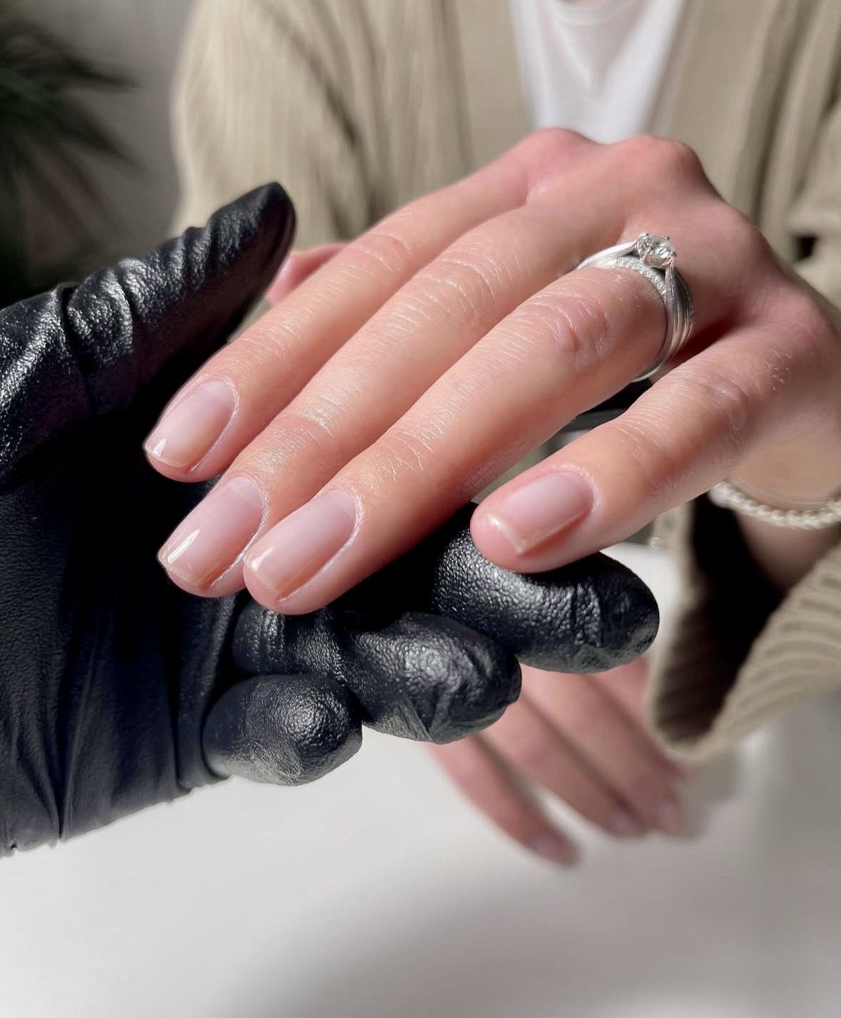 Який манікюр виглядає дорого: варіанти, які легко повторити. Елегантний манікюр — це фінальний штрих, що робить образ по-справжньому завершеним.