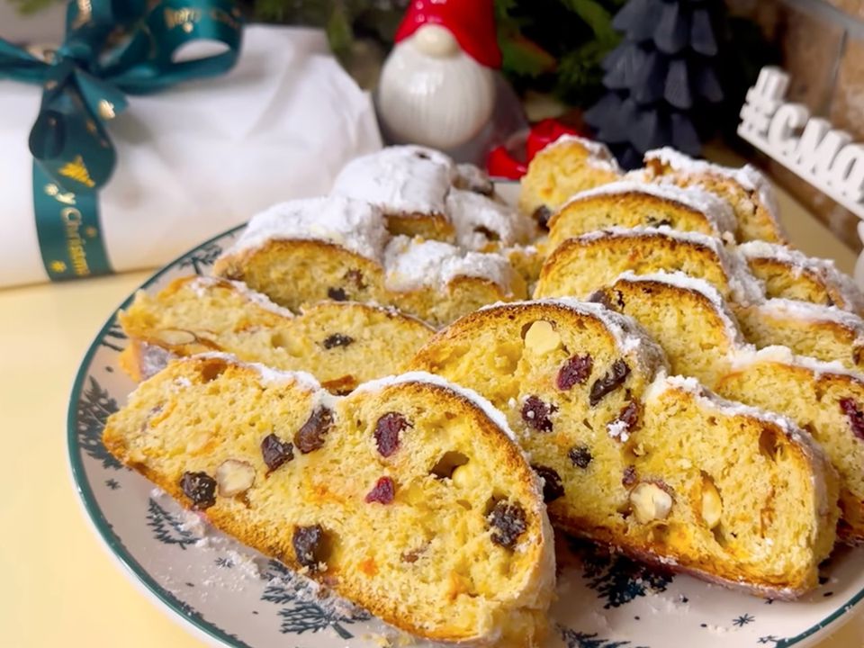 Рецепт класичного німецького штолена: Секрети випічки, що стає смачнішою з часом. Цей рецепт наповнить ваш дім неповторним різдвяним ароматом та подарує справжній святковий настрій.