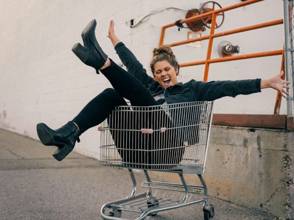 Підказки, як не купувати всілякі дурниці, про які потім шкодуєш. Не знаю, як із цим у чоловіків, а про нас, жінок, можу сказати ось що: часто ми робимо покупки, про які потім шкодуємо.