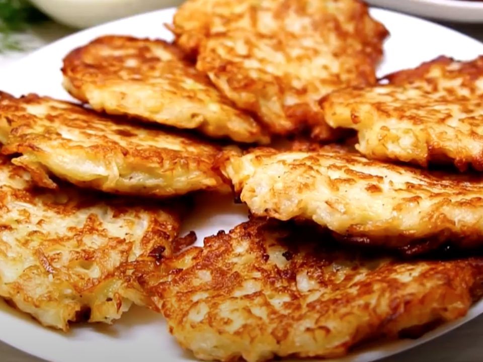 Оладки з капусти: бюджетно, просто і дуже смачно. Оладки з капусти дуже просто готуються, бюджетні, доступні в будь-яку пору року, і при цьому дуже смачні.