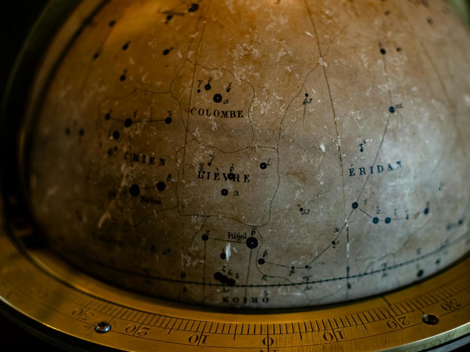 Гороскоп на грудень 2025 для всіх знаків Зодіаку. Зовсім скоро настане останній місяць цього року.