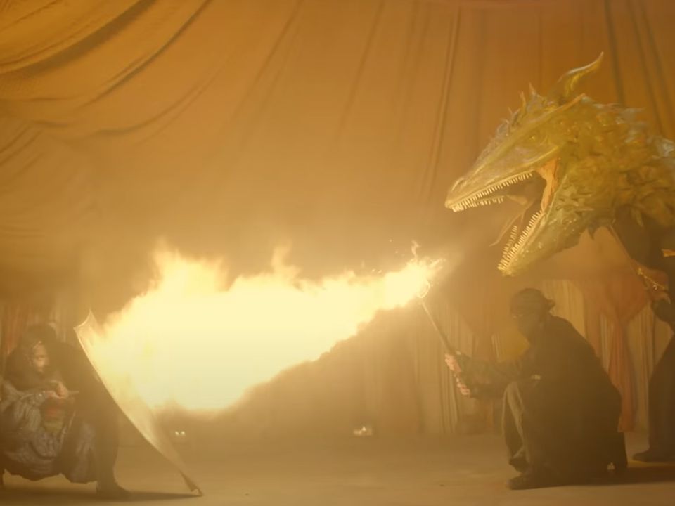 HBO продовжує два приквели «Гри престолів»: коли фанати побачать нові сезони. Всесвіт «Гри престолів» офіційно розширюється: одразу два приквели — «Дім дракона» та «Лицар семи королівств» — отримали продовження ще на кілька сезонів.