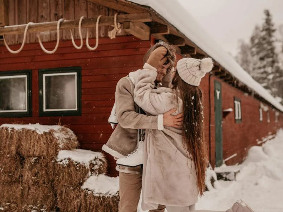 Любовний гороскоп на грудень 2025: хто наважиться на серйозну розмову, а для кого старі образи стануть початком нового роману. Час для чесних розмов: що принесе грудень вашим стосункам.