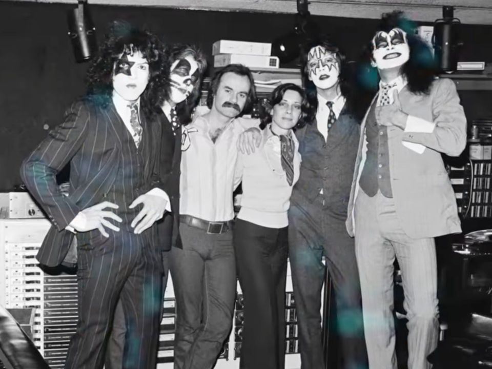 Що насправді зробило Kiss легендами?. Чотири маски, що змінили рок-н-рол.
