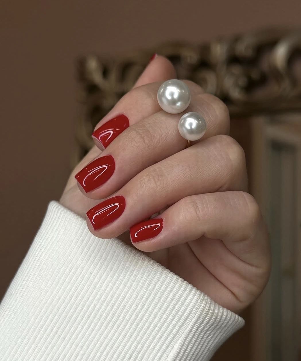 Манікюр на Новий рік 2026: головні кольори та ідеї сезону. Від яскраво-червоного до холодного зеленого — колір манікюру 2026 року втілює енергію та стриману елегантність прийдешнього року.