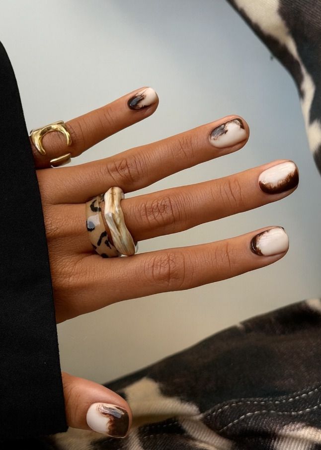 Манікюр на Новий рік 2026: головні кольори та ідеї сезону. Від яскраво-червоного до холодного зеленого — колір манікюру 2026 року втілює енергію та стриману елегантність прийдешнього року.