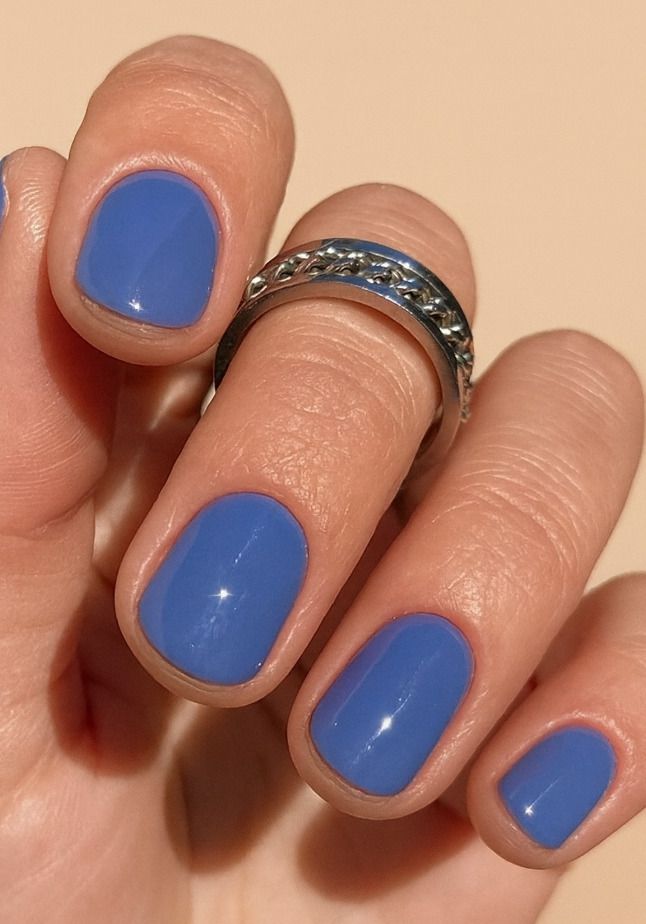 Манікюр на Новий рік 2026: головні кольори та ідеї сезону. Від яскраво-червоного до холодного зеленого — колір манікюру 2026 року втілює енергію та стриману елегантність прийдешнього року.