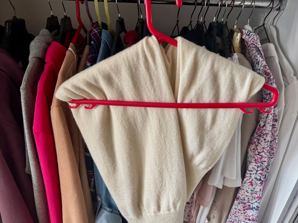 Ніжність і м'якість: як правильно доглядати за вовною та кашеміром, щоб вони служили довше. Вовна і кашемір — матеріали, які витримують будь-які модні сезони і залишаються актуальними роками.