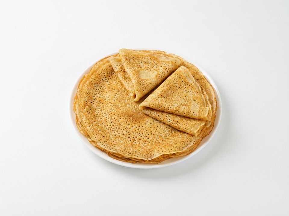 Простий рецепт тонких млинців з дірочками, не знадобляться ваги чи мірна склянка. Цей рецепт запам'ятовується одразу, тож його навіть не треба записувати.