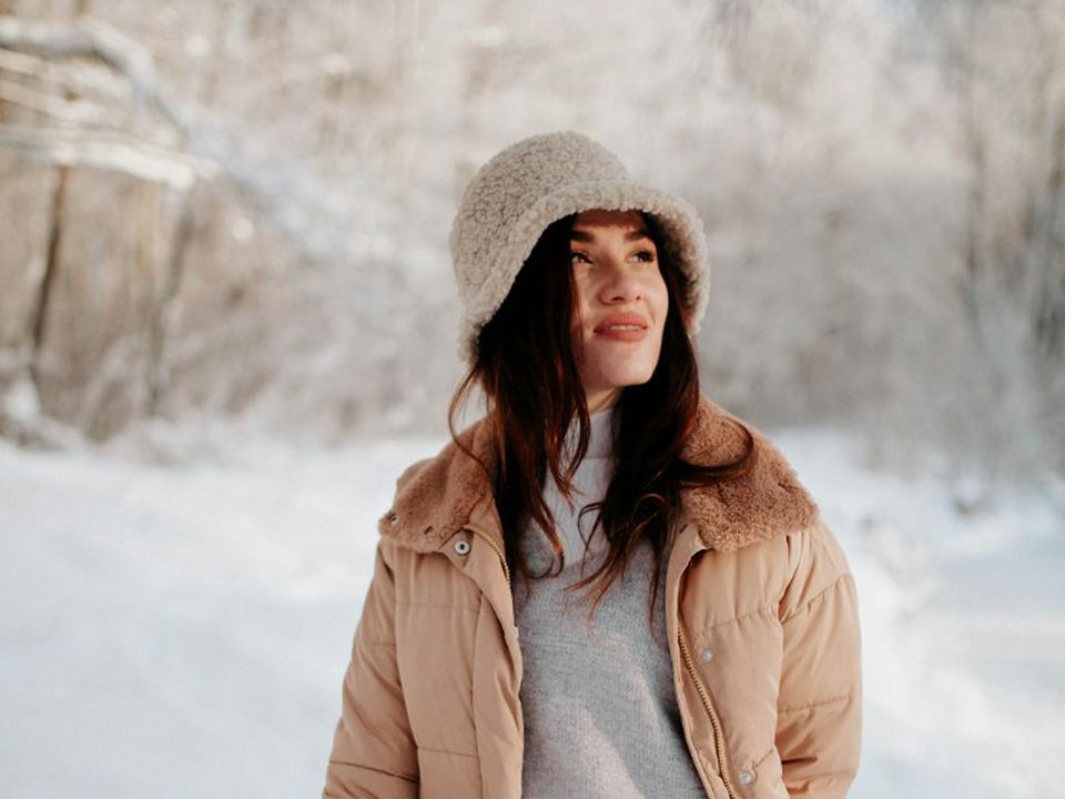 7 аксесуарів, які зроблять навіть базовий зимовий образ ультрамодним. Купівля трендового теплого одягу — це важливо. Але про зігріваючі аксесуари теж не варто забувати.