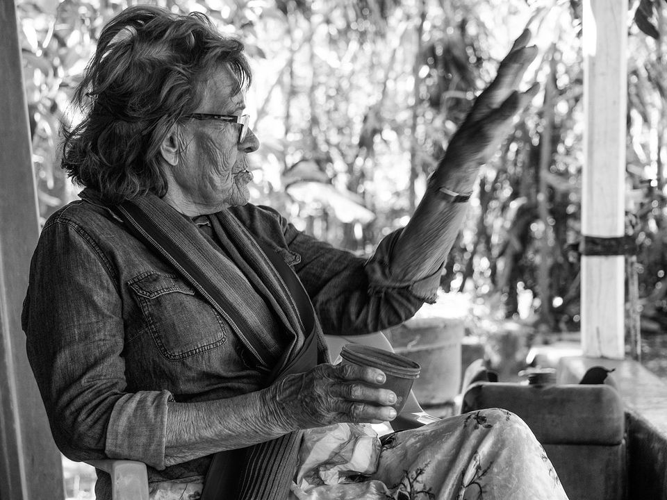 Люди діляться порадами своїх бабусь і прабабусь. Уроки самоповаги та краси.