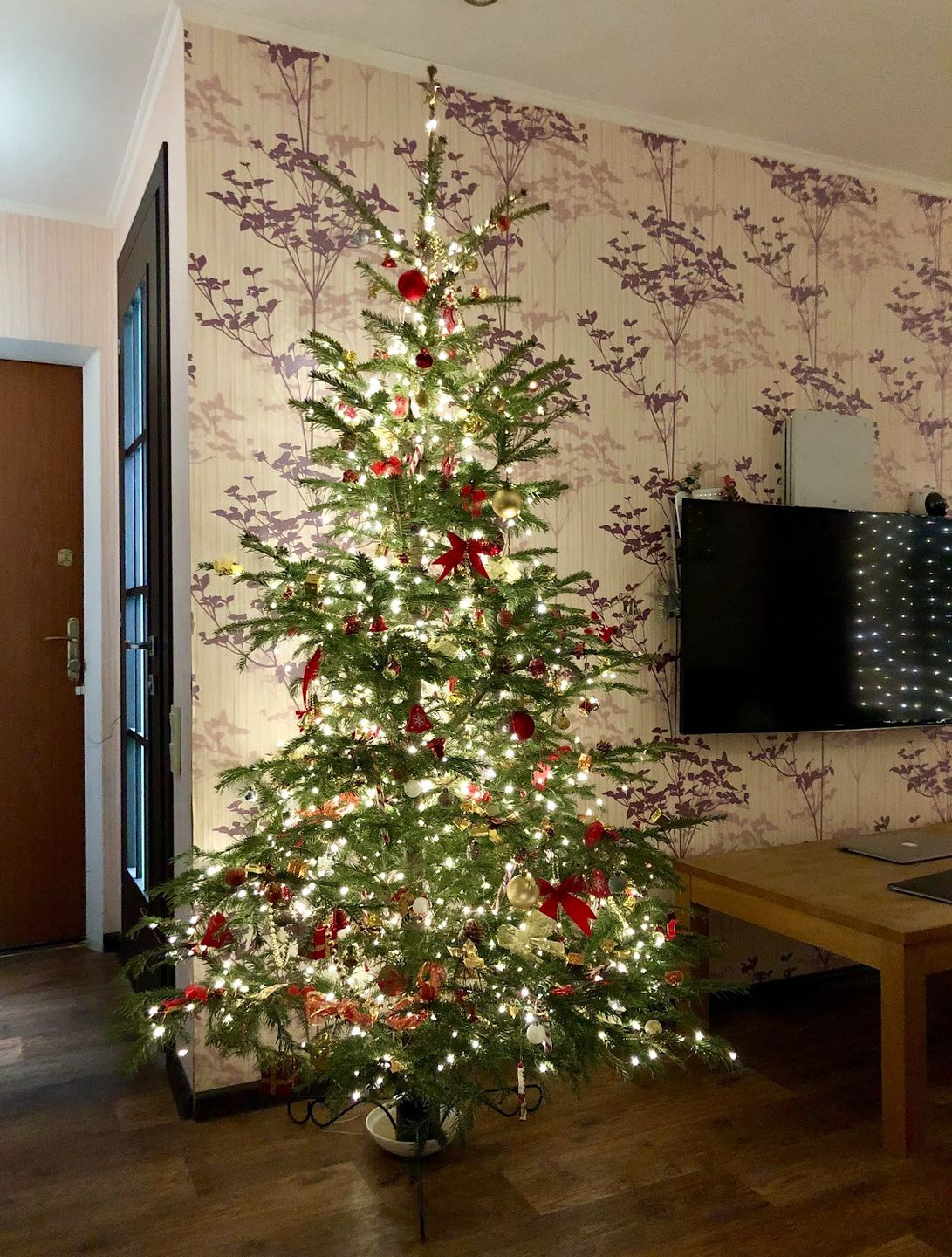 Зберегти запах і вигляд: як не дати ялинці обсипатися раніше Нового року. Поради, які допоможуть продовжити життя новорічній ялинці.