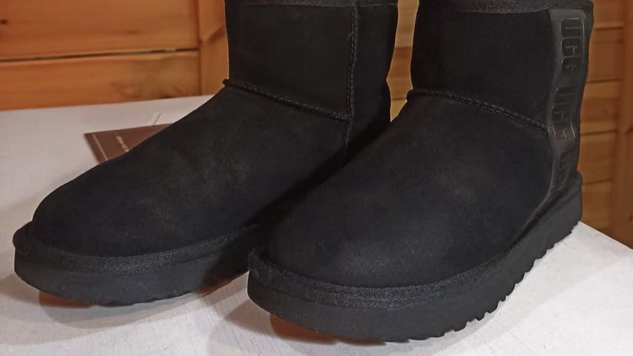 Почистити замшеве взуття від солі – простий домашній спосіб. Сезонна проблема з якою стикався майже кожен.