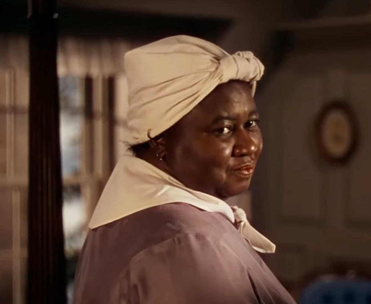 Гетті МакДеніел у ролі Мамушки, перша темношкіра акторка, яка отримала 'Оскар' за фільм 'Віднесені вітром'