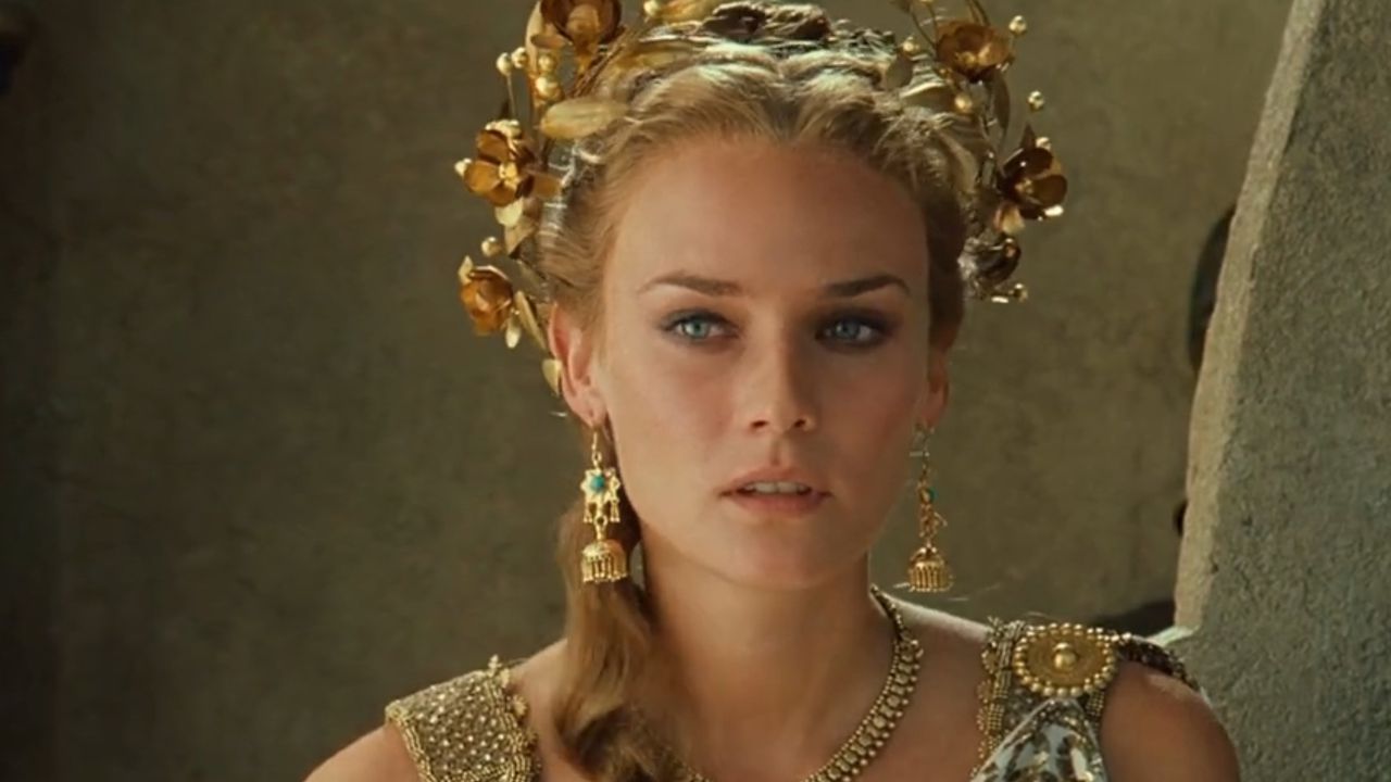 Ідеал жіночої краси у Стародавньому Римі: портрет жінки з вишуканою зачіскою та золотими прикрасами відповідно до римських стандартів.