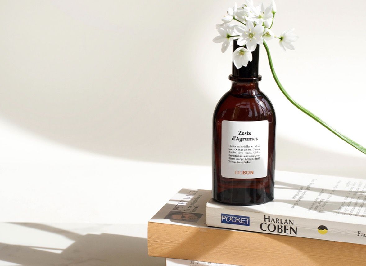 5 небанальних ароматів свіжості, які хочеться носити щодня. Зазвичай парфумерний гардероб на теплу пору року зводиться або до хімічного морського бризу, або до липких коктейлів.