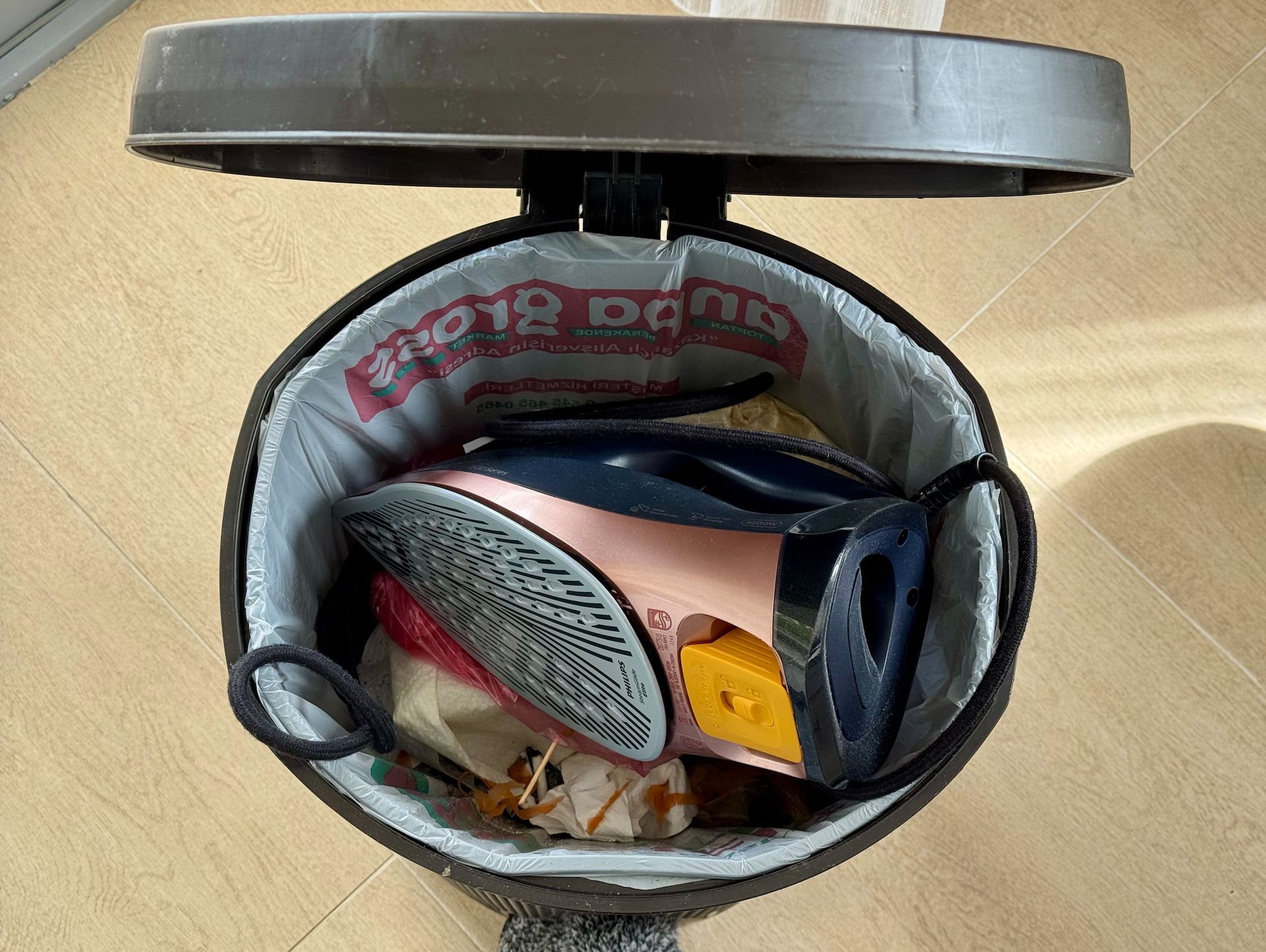 Чому люди перестають прасувати: що змінилося у догляді за речами. Справа в масовій неохайності чи раціональнішому підході до догляду за одягом та економії свого часу?