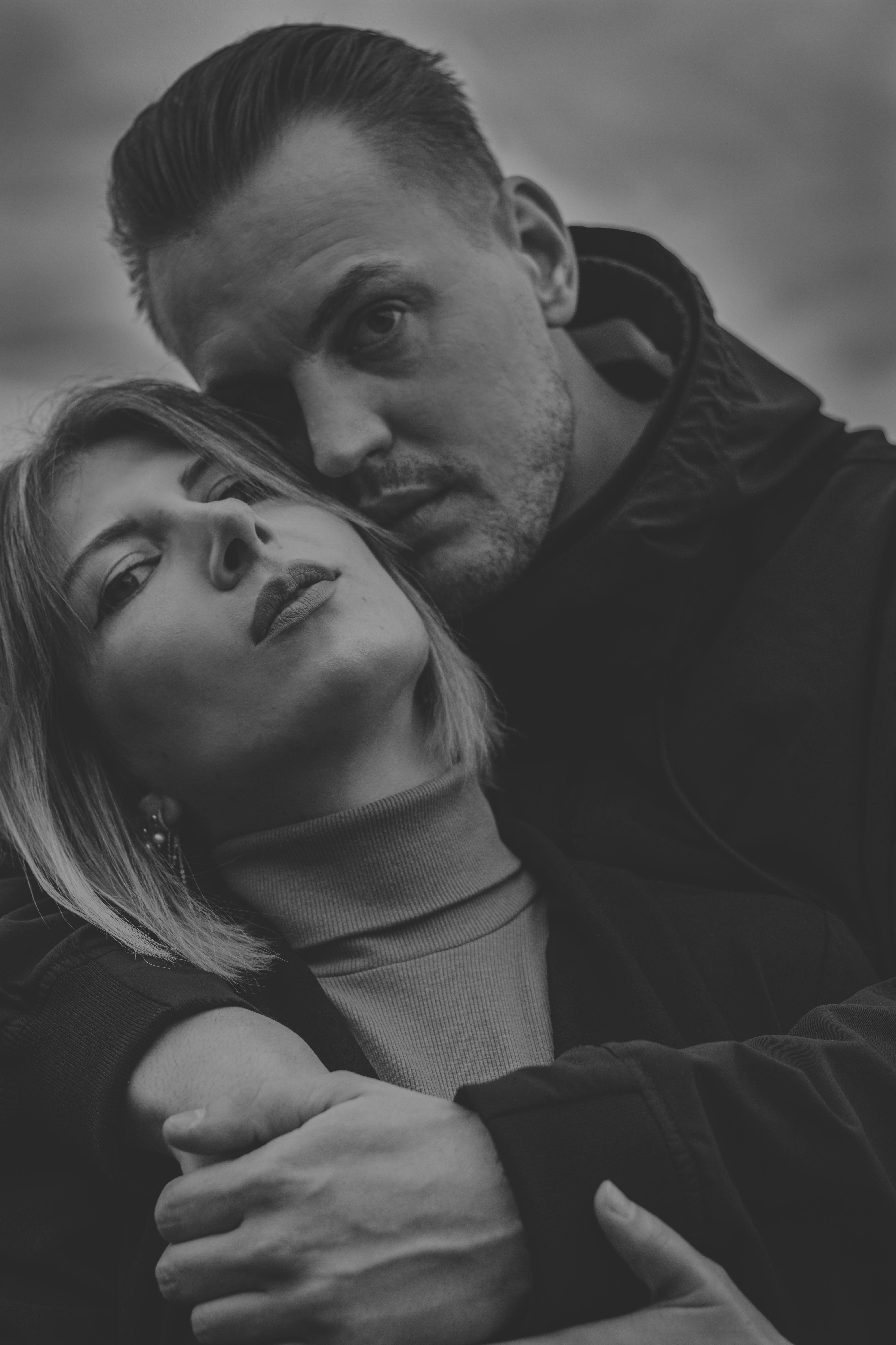 Між коханням і залежністю: як нас свідомо (і не дуже) прив’язують до себе