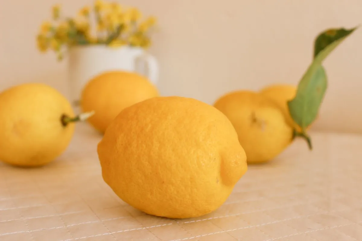 Чим корисні та шкідливі лимони для здоров'я людей. Лимони не завжди є корисними для здоров'я людей.